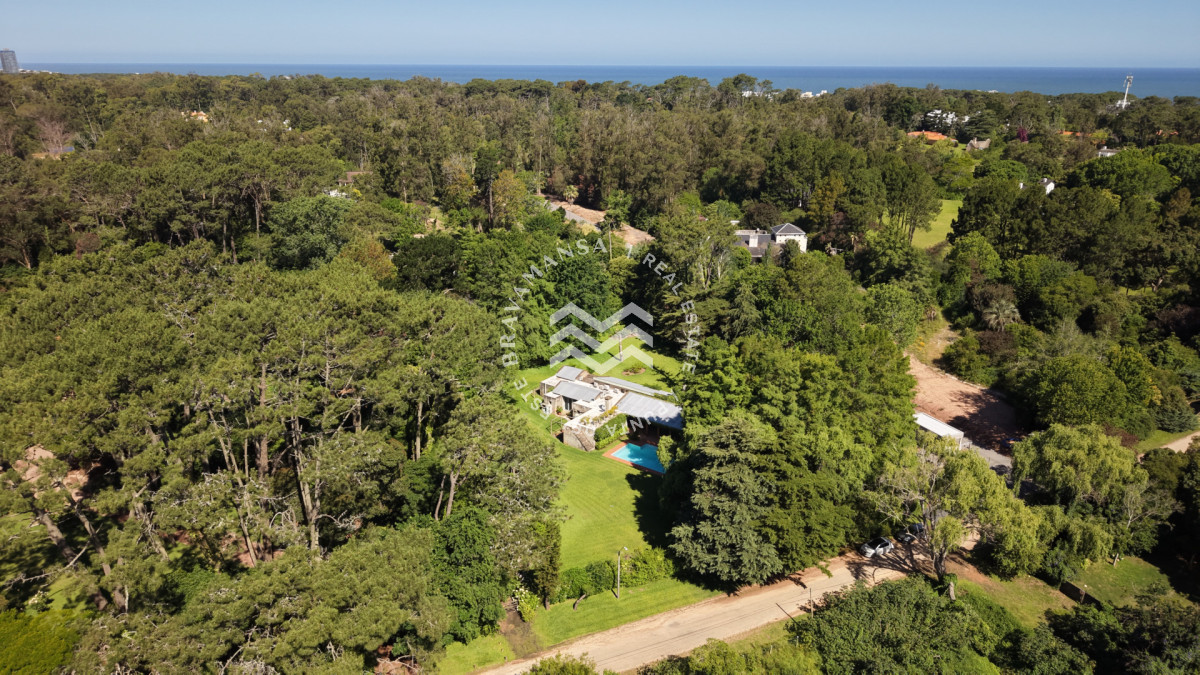 Casa ID.939 - Venta casa de 5 dormitorios en barrio Golf, Punta del Este