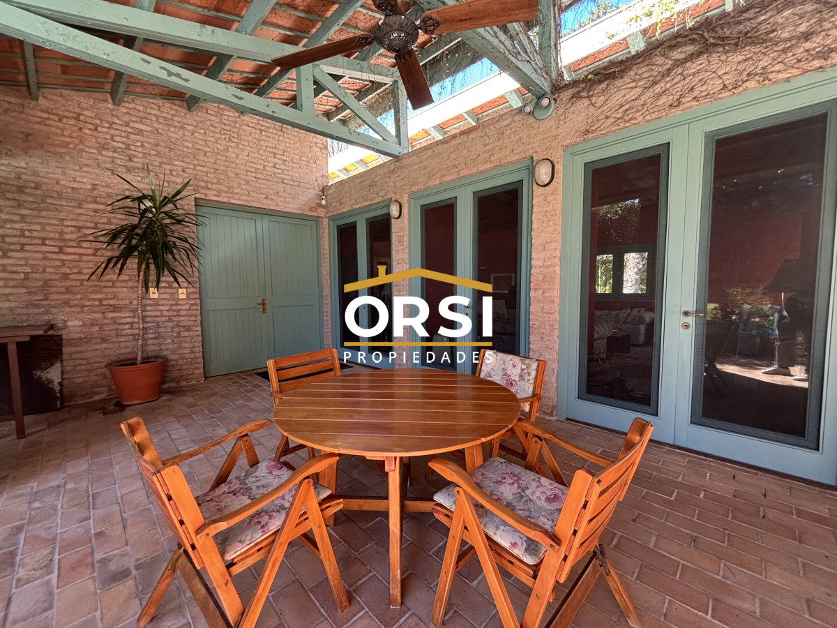 Casa ID.343 - Casa en venta de 5 dormitorios en el Golf