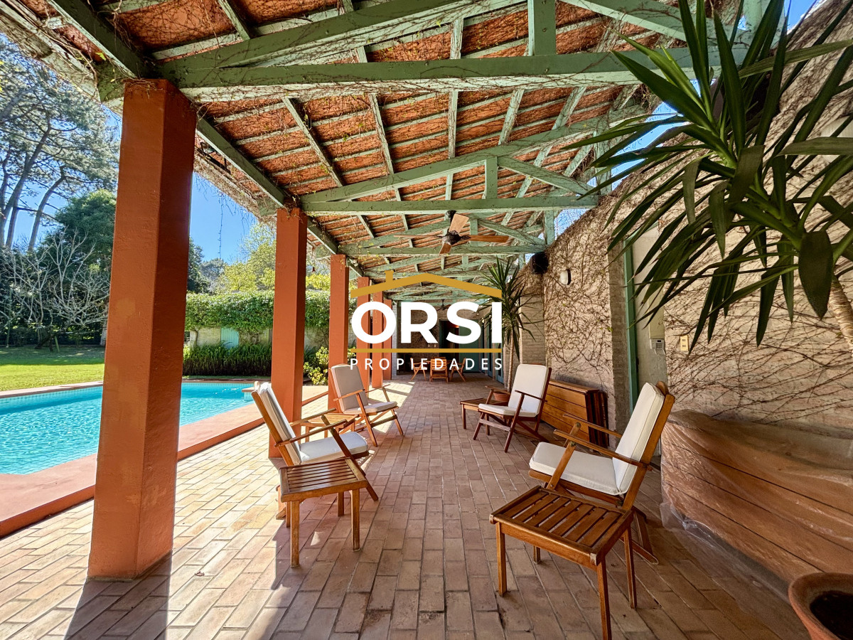 Casa ID.343 - Casa en venta de 5 dormitorios en el Golf