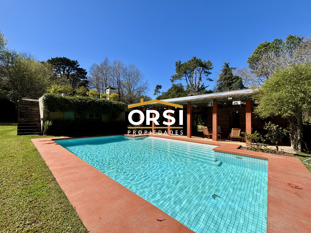 Casa ID.343 - Casa en venta de 5 dormitorios en el Golf