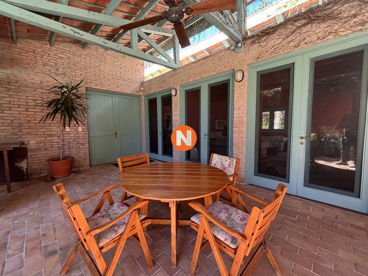 Casa Ref.223981 - Casa en venta de 5 dormitorios en el Golf