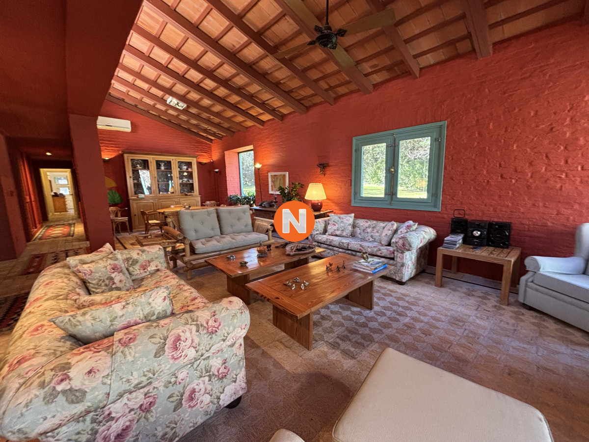 Casa Ref.223981 - Casa en venta de 5 dormitorios en el Golf