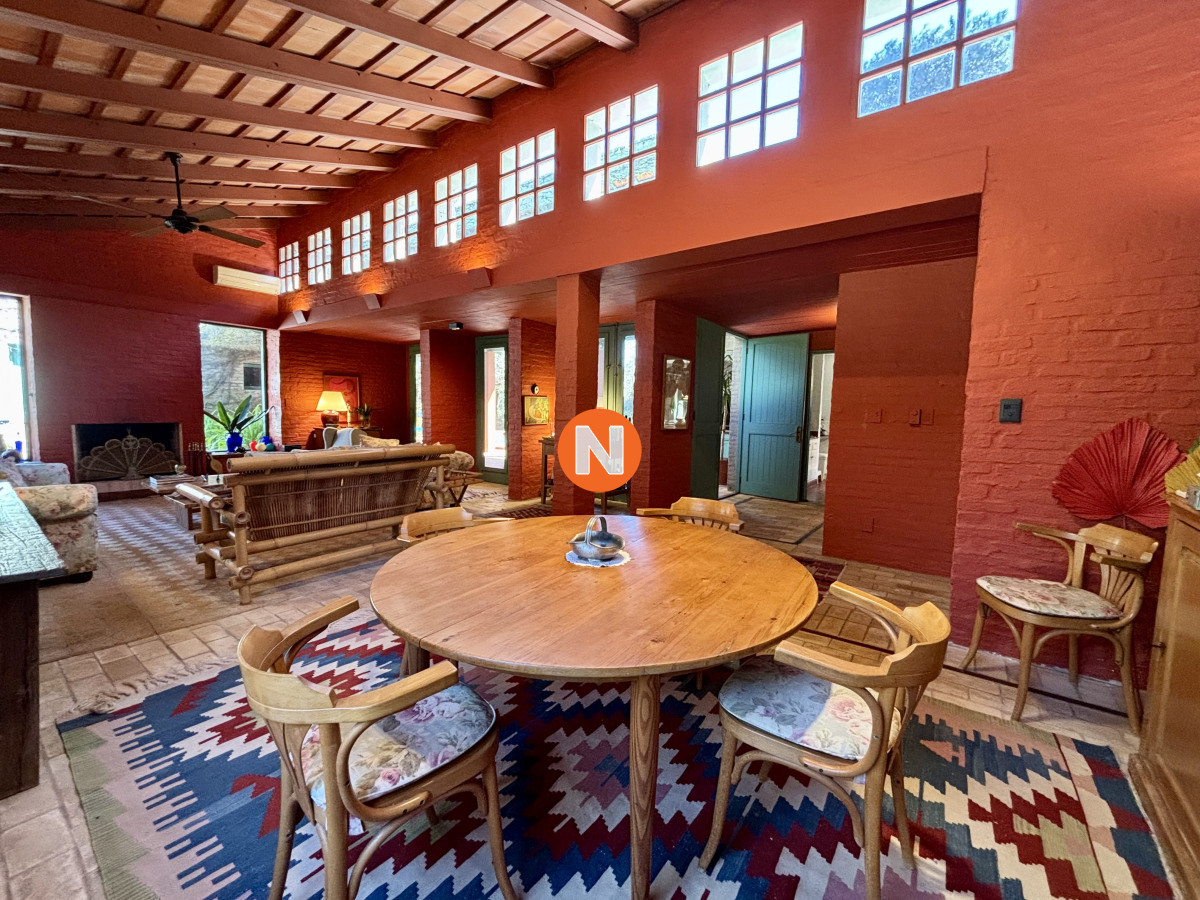 Casa Ref.223981 - Casa en venta de 5 dormitorios en el Golf