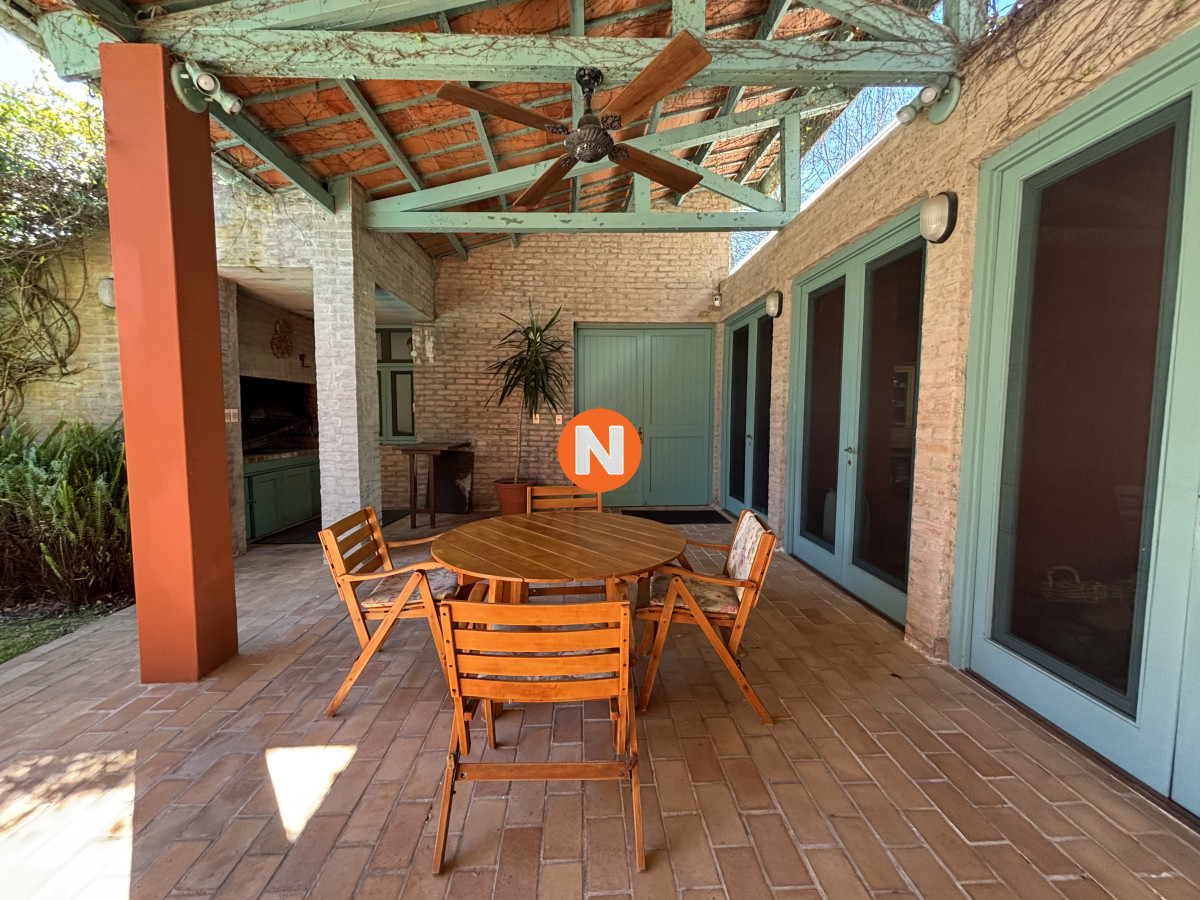 Casa Ref.223981 - Casa en venta de 5 dormitorios en el Golf