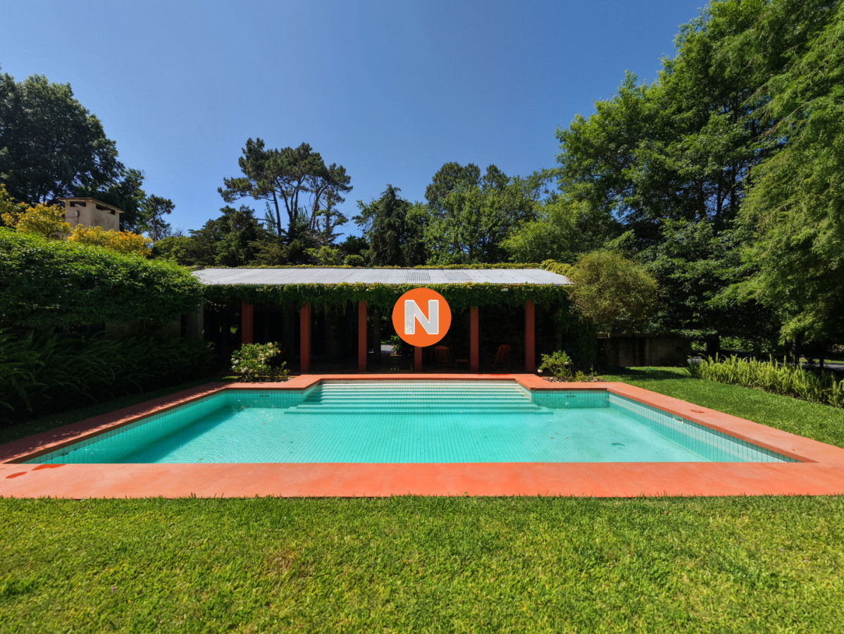 Casa Ref.223981 - Casa en venta de 5 dormitorios en el Golf