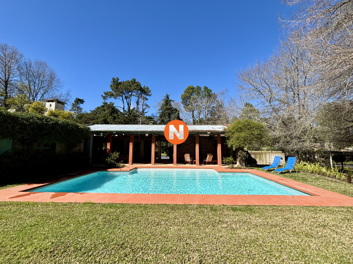 Casa Ref.223981 - Casa en venta de 5 dormitorios en el Golf