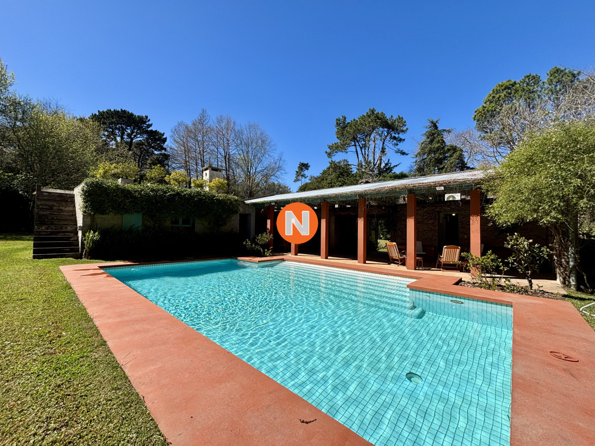 Casa Ref.223981 - Casa en venta de 5 dormitorios en el Golf