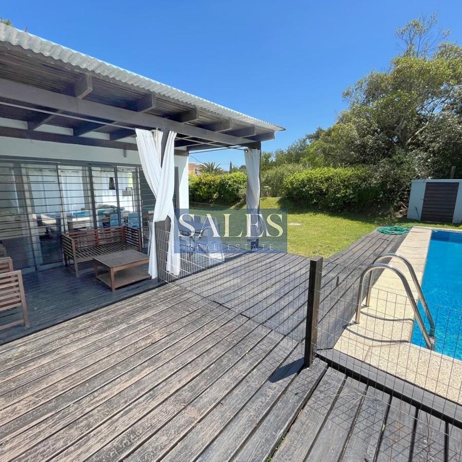Casa ID.1414 - Casa en venta, de 5 dormitorios en Rincón del Indio, Punta del Este.