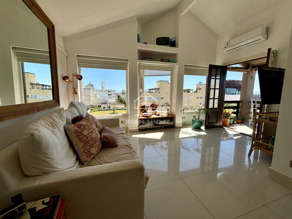 Apartamento ID.1569 - Apartamento en venta de 2 dormitorios, en peninsula.