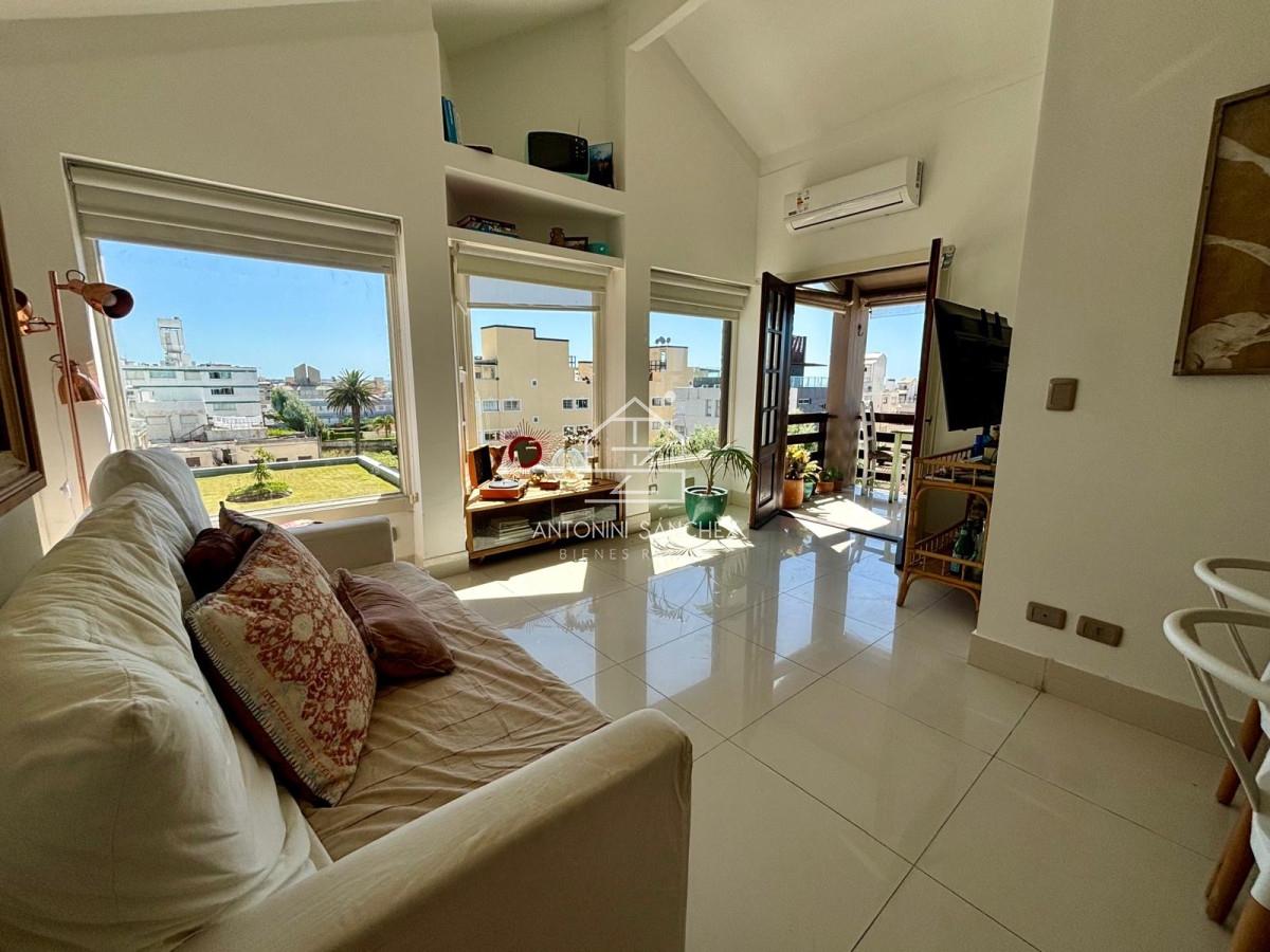 Apartamento ID.1569 - Apartamento en venta de 2 dormitorios, en peninsula.
