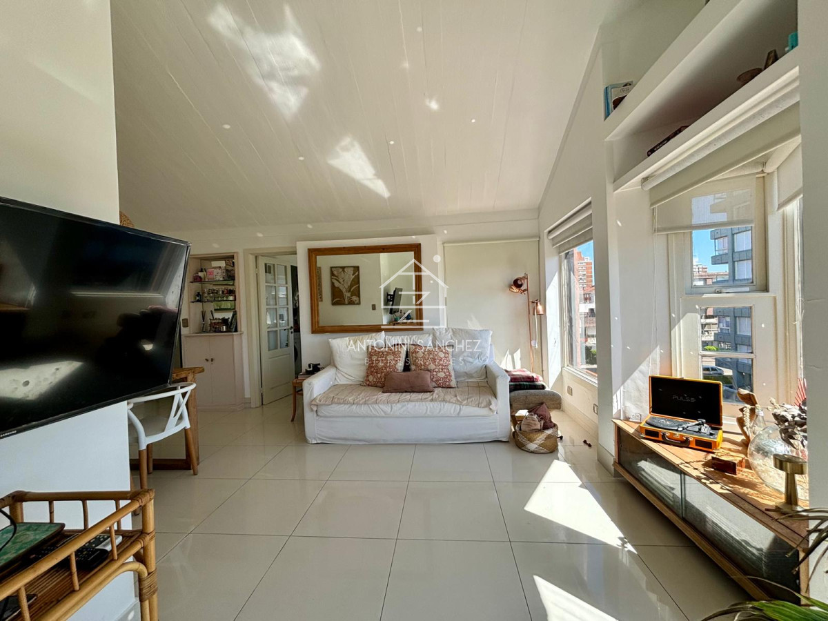Apartamento ID.1569 - Apartamento en venta de 2 dormitorios, en peninsula.
