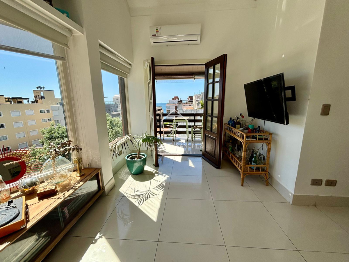 Apartamento ID.1569 - Apartamento en venta de 2 dormitorios, en peninsula.