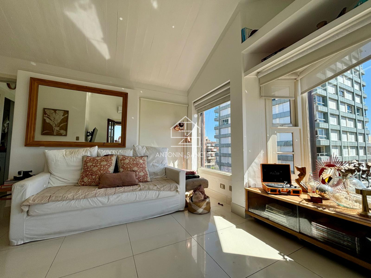 Apartamento ID.1569 - Apartamento en venta de 2 dormitorios, en peninsula.