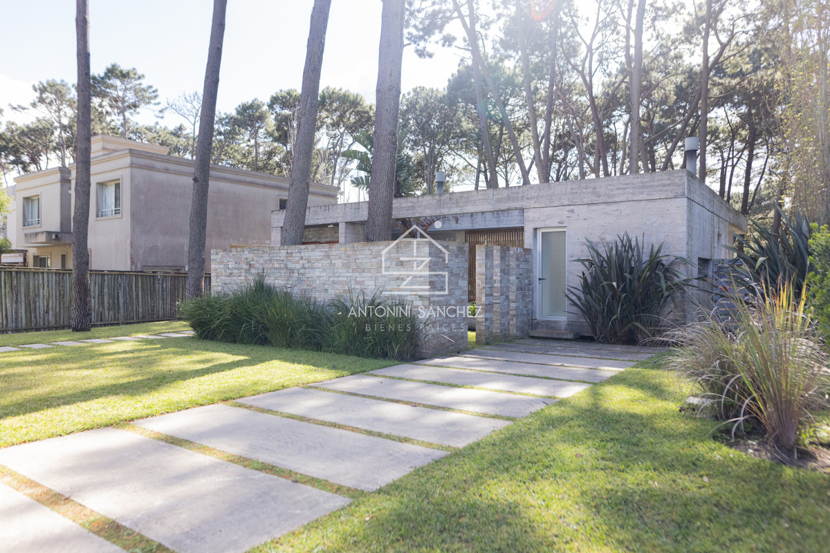 Casa ID.2119 - Casa en venta de 4 dormitorios, en Barrio Cerrado en Rincon del Indio 