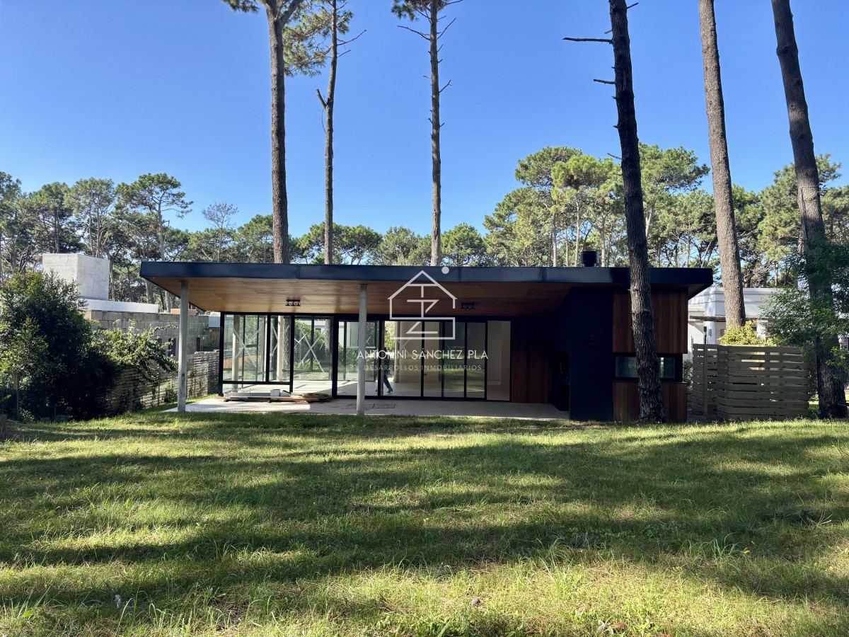 Casa ID.4651 - Venta casa de 4 dormitorios en Rincón del Indio, Barrio Privado Noreste Residences