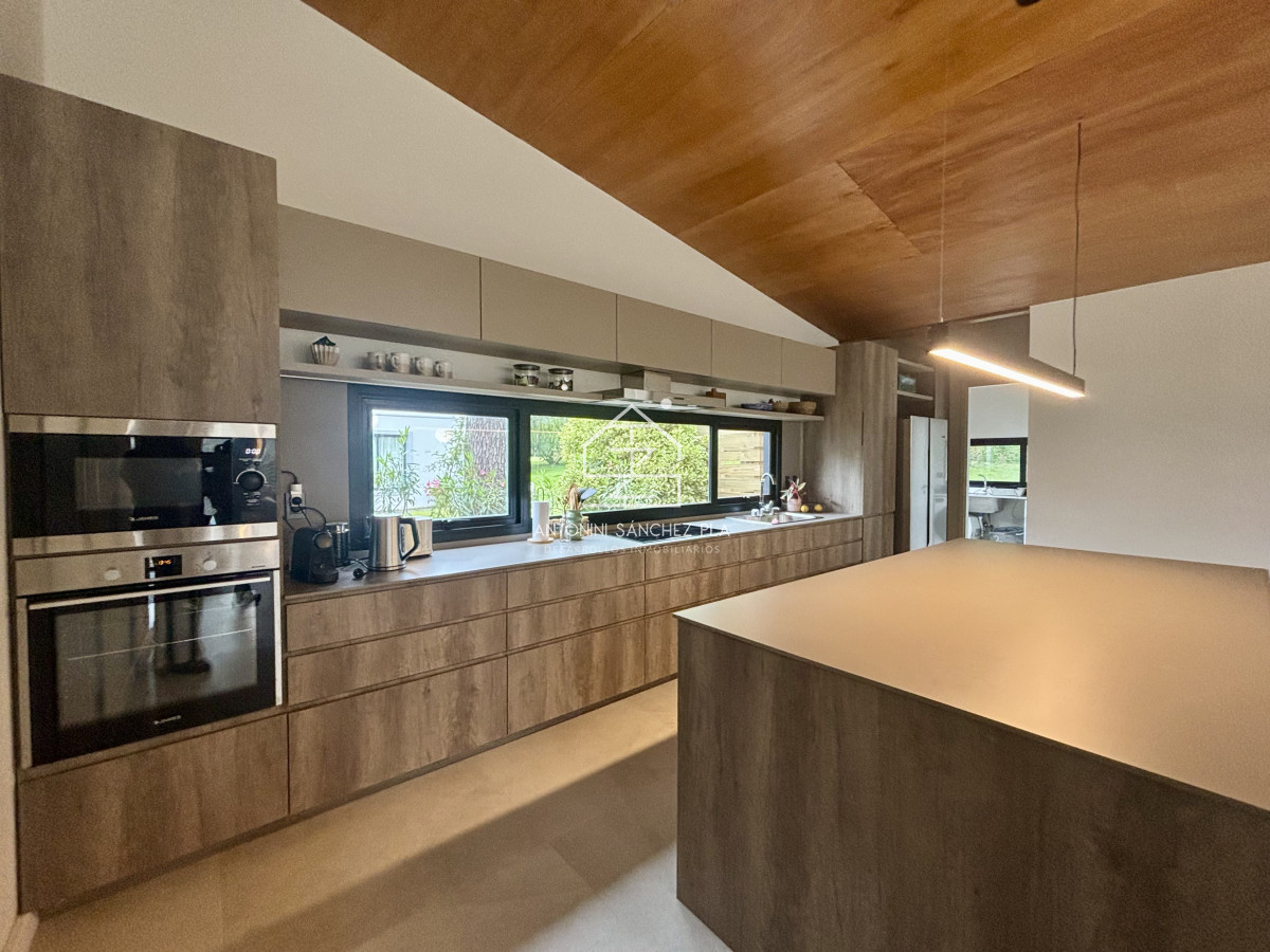 Casa ID.4651 - Venta casa de 4 dormitorios en Rincón del Indio, Barrio Privado Noreste Residences