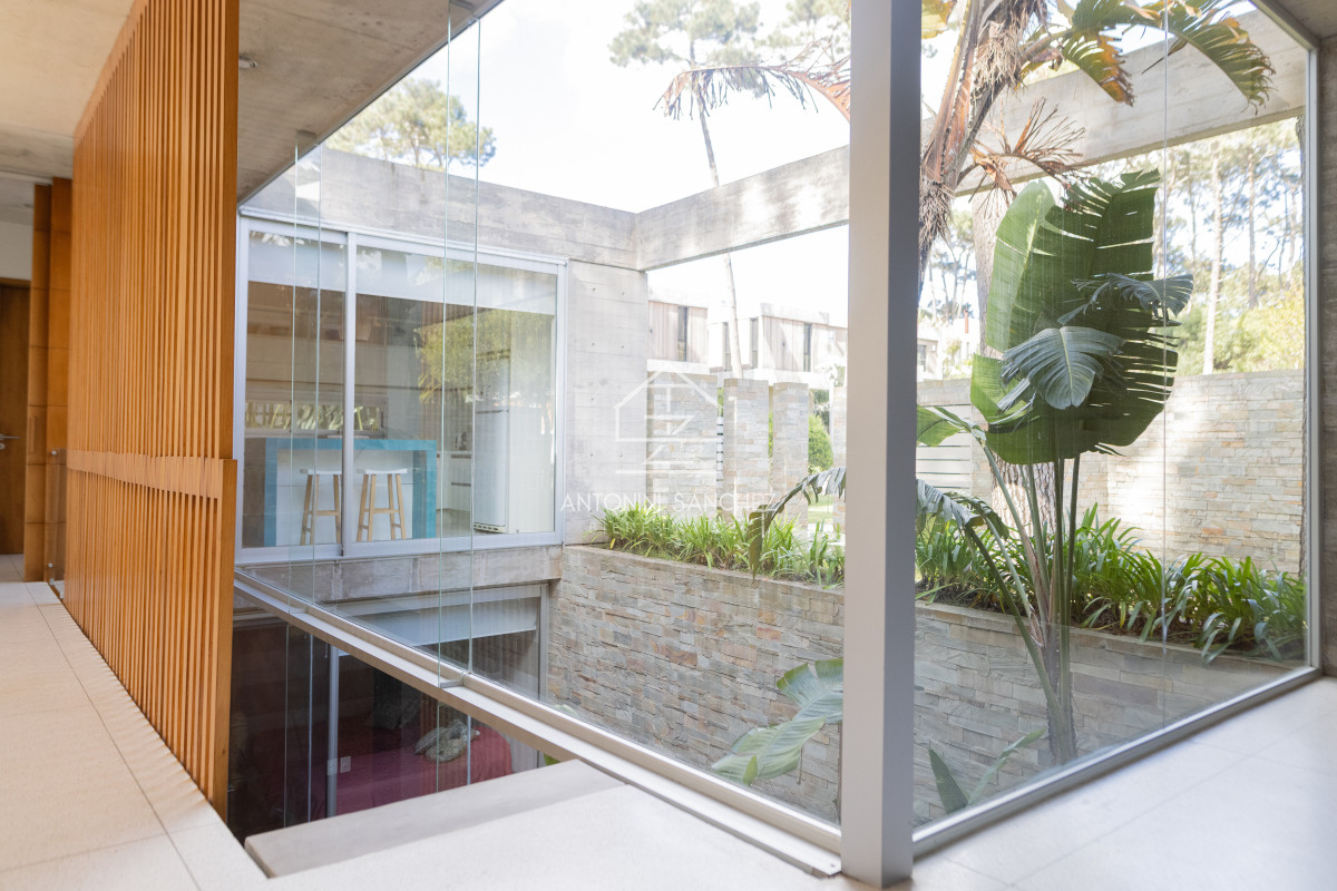 Casa ID.2119 - Casa en venta de 4 dormitorios, en Barrio Cerrado en Rincon del Indio 