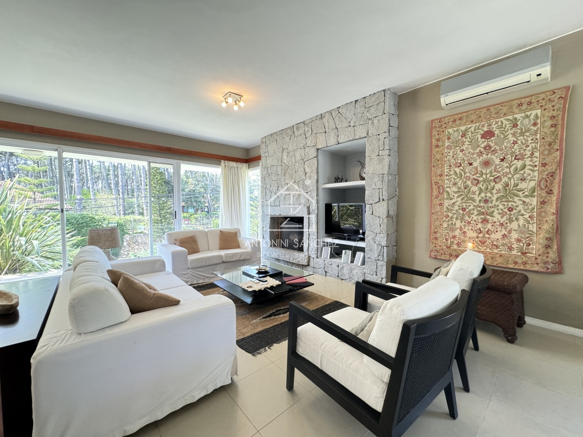 Casa ID.1228 - Hermosa casa con piscina a pasos de playa Brava en alquiler de temporada