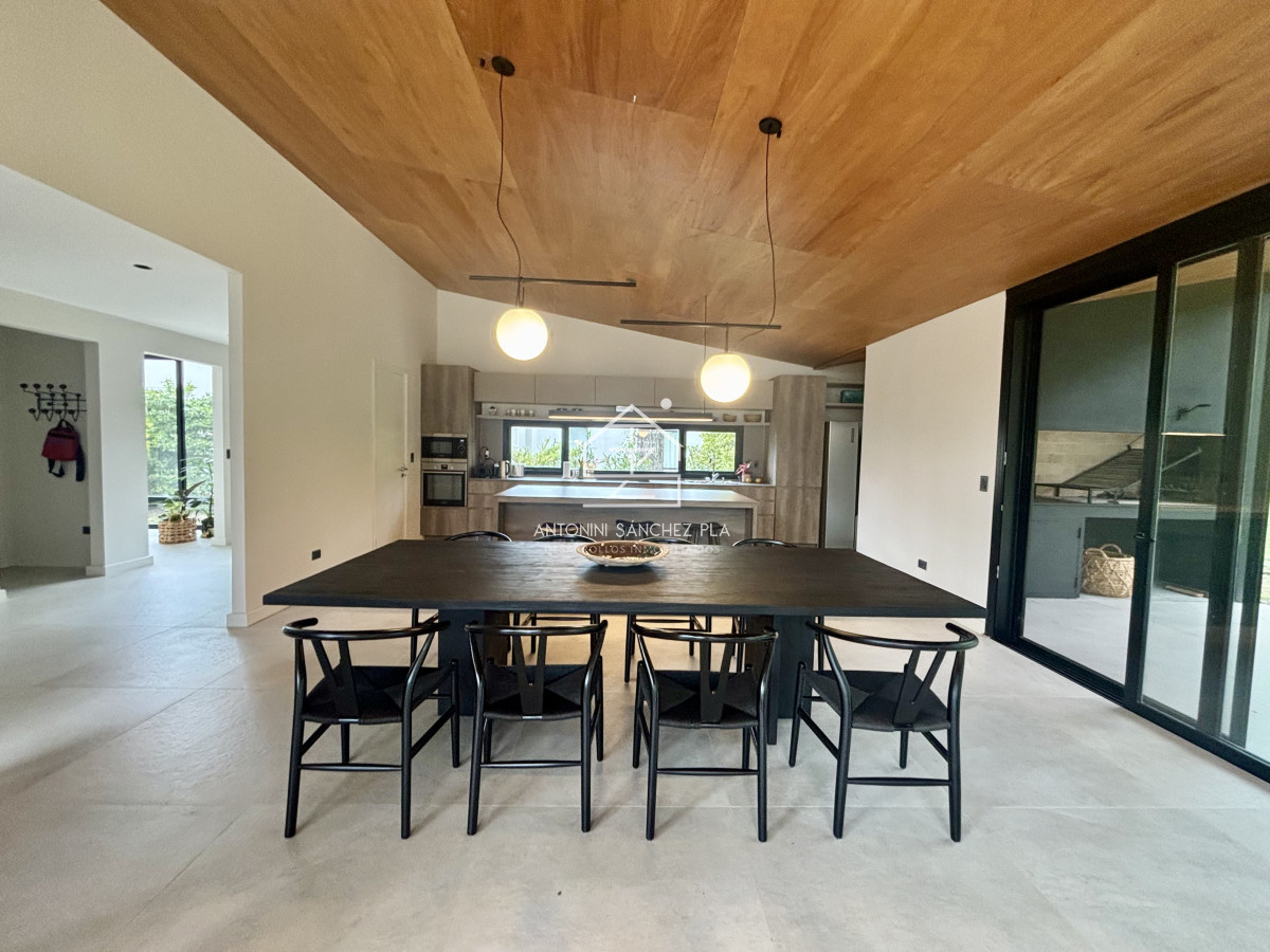 Casa ID.4651 - Venta casa de 4 dormitorios en Rincón del Indio, Barrio Privado Noreste Residences
