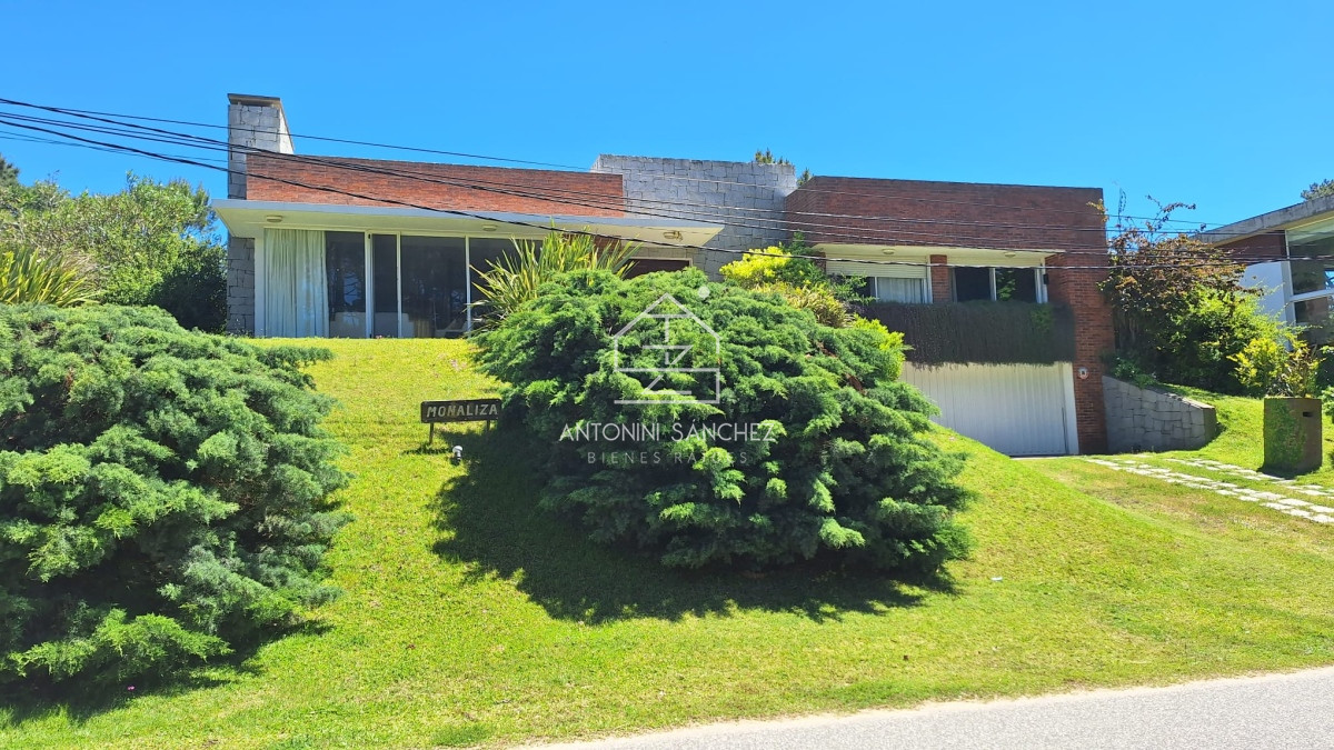 Casa ID.1228 - Hermosa casa con piscina a pasos de playa Brava en alquiler de temporada