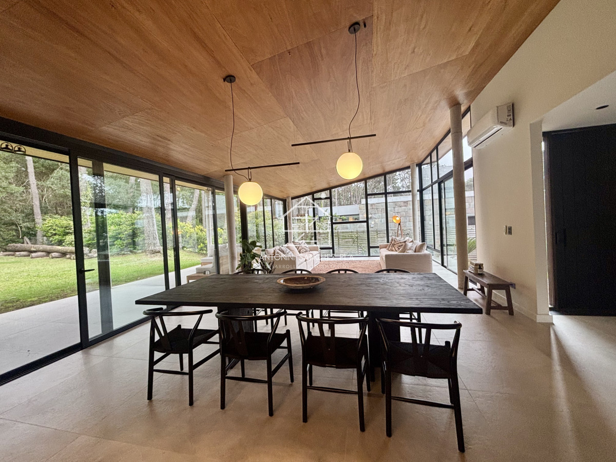 Casa ID.4651 - Venta casa de 4 dormitorios en Rincón del Indio, Barrio Privado Noreste Residences