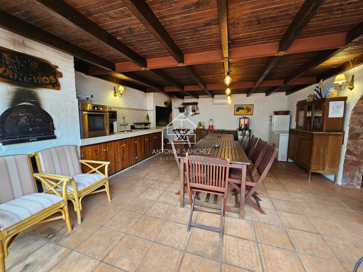 Casa ID.2784 - Alquiler temporada casa de 5 dormitorios en playa Mansa.