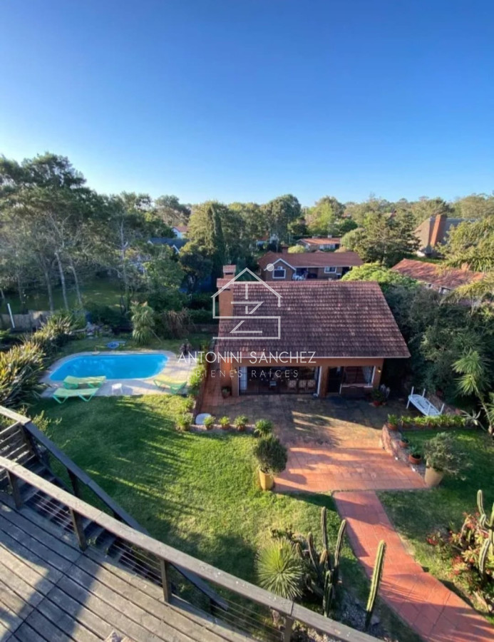 Casa ID.2784 - Alquiler temporada casa de 5 dormitorios en playa Mansa.