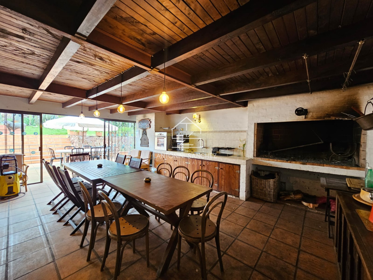 Casa ID.2784 - Alquiler temporada casa de 5 dormitorios en playa Mansa.