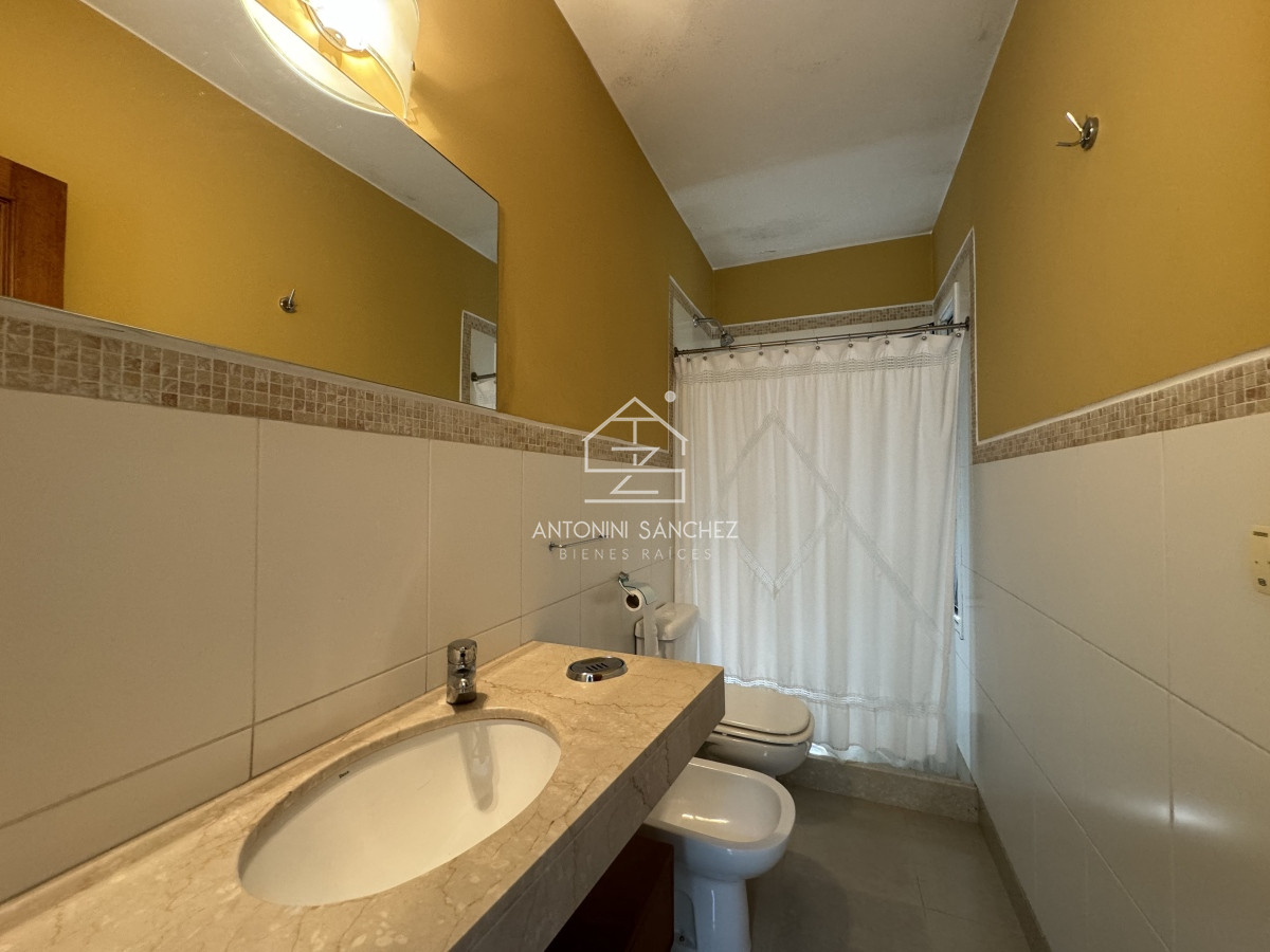 Casa ID.1228 - Hermosa casa con piscina a pasos de playa Brava en alquiler de temporada