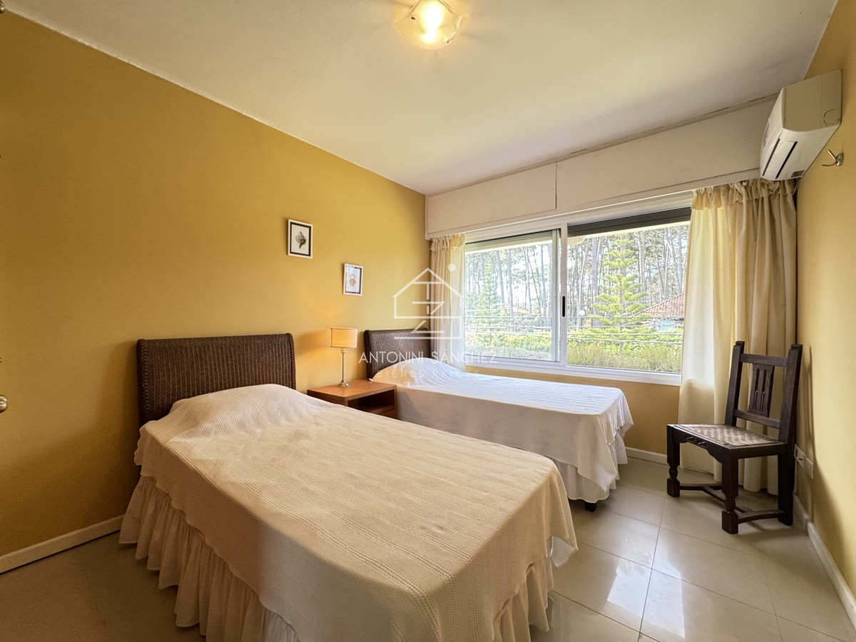 Casa ID.1228 - Hermosa casa con piscina a pasos de playa Brava en alquiler de temporada