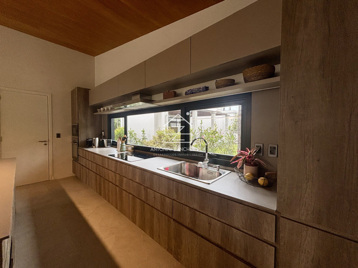 Casa ID.4651 - Venta casa de 4 dormitorios en Rincón del Indio, Barrio Privado Noreste Residences