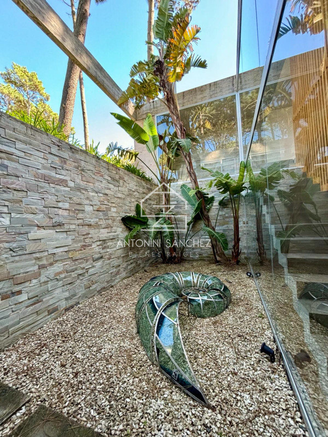 Casa ID.2119 - Casa en venta de 4 dormitorios, en Barrio Cerrado en Rincon del Indio 