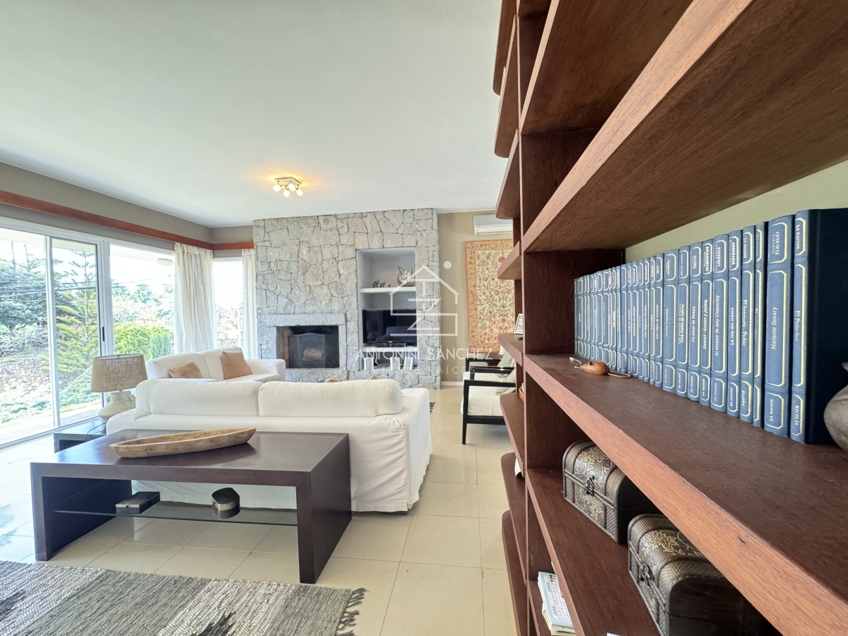 Casa ID.1228 - Hermosa casa con piscina a pasos de playa Brava en alquiler de temporada