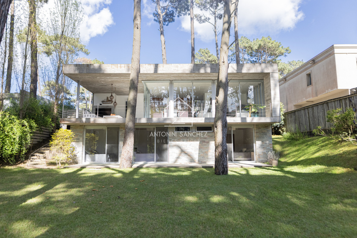 Casa ID.2119 - Casa en venta de 4 dormitorios, en Barrio Cerrado en Rincon del Indio 