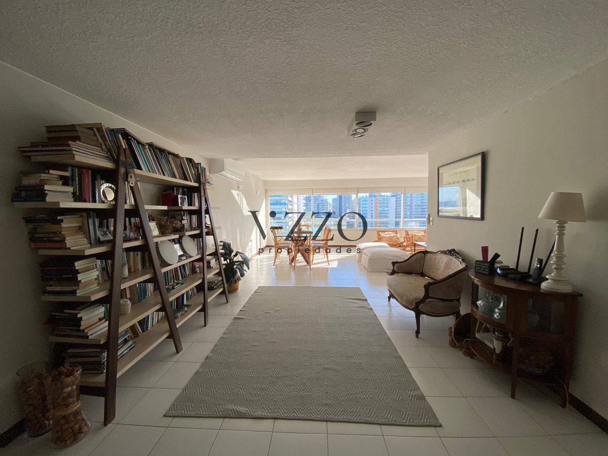 Apartamento ID.863/Apartamento-en-alquiler,-de-3-dormitorios,-en-playa-brava,-frente-al-mar!- - Apartamento en alquiler, de 3 dormitorios, en playa brava, frente al mar! 