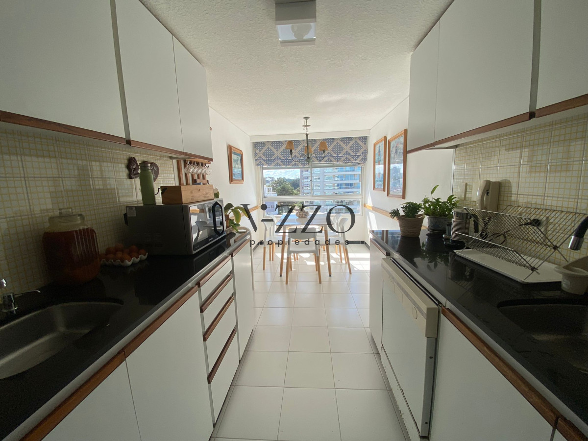 Apartamento ID.863/Apartamento-en-alquiler,-de-3-dormitorios,-en-playa-brava,-frente-al-mar!- - Apartamento en alquiler, de 3 dormitorios, en playa brava, frente al mar! 