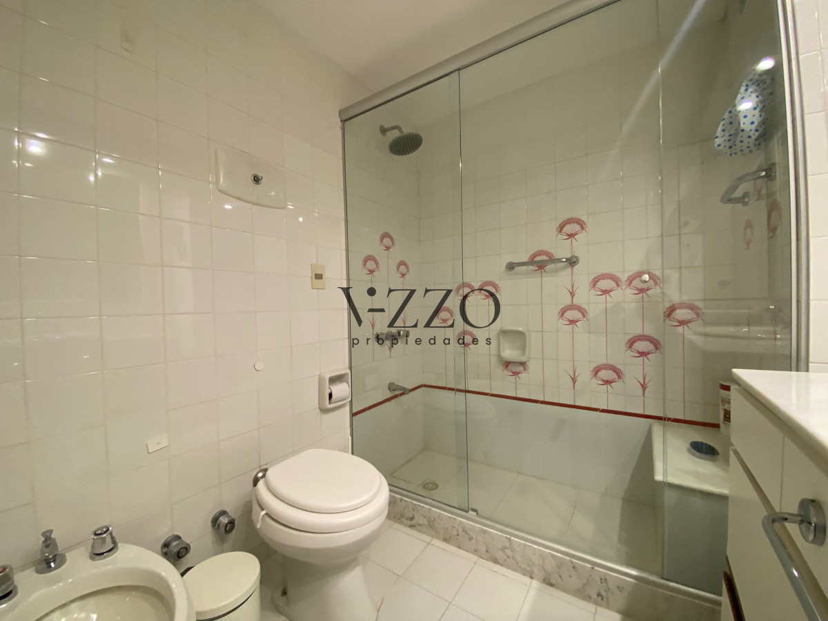 Apartamento ID.863/Apartamento-en-alquiler,-de-3-dormitorios,-en-playa-brava,-frente-al-mar!- - Apartamento en alquiler, de 3 dormitorios, en playa brava, frente al mar! 