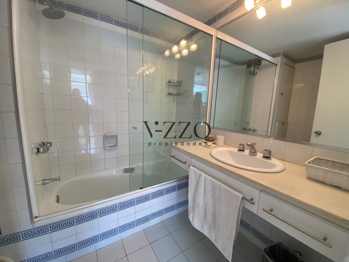 Apartamento ID.863/Apartamento-en-alquiler,-de-3-dormitorios,-en-playa-brava,-frente-al-mar!- - Apartamento en alquiler, de 3 dormitorios, en playa brava, frente al mar! 