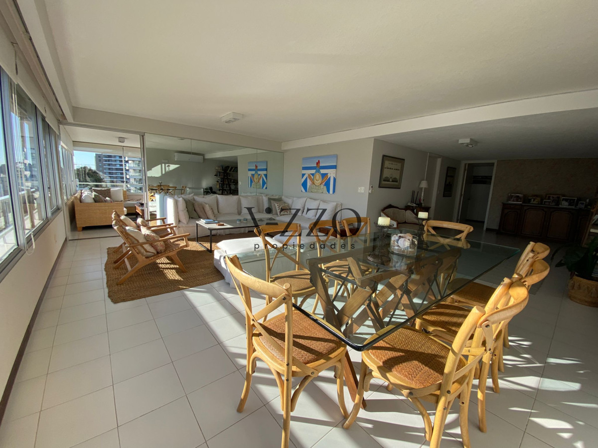 Apartamento ID.863/Apartamento-en-alquiler,-de-3-dormitorios,-en-playa-brava,-frente-al-mar!- - Apartamento en alquiler, de 3 dormitorios, en playa brava, frente al mar! 