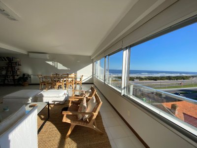 Apartamento ID.863/Apartamento-en-alquiler,-de-3-dormitorios,-en-playa-brava,-frente-al-mar!- - Apartamento en alquiler, de 3 dormitorios, en playa brava, frente al mar! 