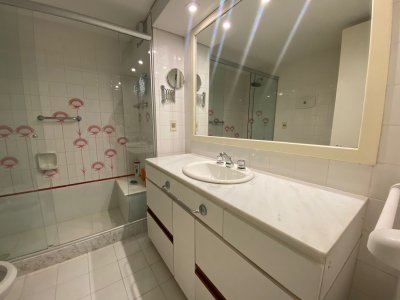 Apartamento ID.863/Apartamento-en-alquiler,-de-3-dormitorios,-en-playa-brava,-frente-al-mar!- - Apartamento en alquiler, de 3 dormitorios, en playa brava, frente al mar! 