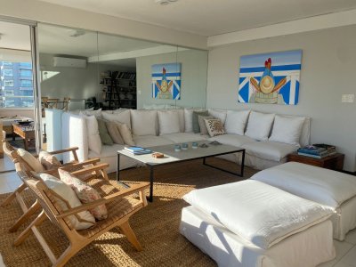 Apartamento ID.863/Apartamento-en-alquiler,-de-3-dormitorios,-en-playa-brava,-frente-al-mar!- - Apartamento en alquiler, de 3 dormitorios, en playa brava, frente al mar! 