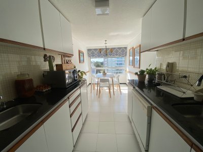 Apartamento ID.863/Apartamento-en-alquiler,-de-3-dormitorios,-en-playa-brava,-frente-al-mar!- - Apartamento en alquiler, de 3 dormitorios, en playa brava, frente al mar! 