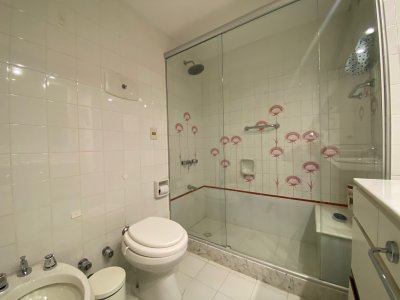 Apartamento ID.863/Apartamento-en-alquiler,-de-3-dormitorios,-en-playa-brava,-frente-al-mar!- - Apartamento en alquiler, de 3 dormitorios, en playa brava, frente al mar! 
