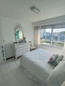 Apartamento ID.863/Apartamento-en-alquiler,-de-3-dormitorios,-en-playa-brava,-frente-al-mar!- - Apartamento en alquiler, de 3 dormitorios, en playa brava, frente al mar! 