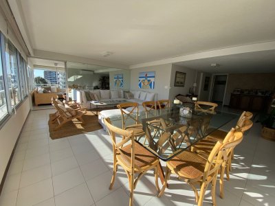 Apartamento ID.863/Apartamento-en-alquiler,-de-3-dormitorios,-en-playa-brava,-frente-al-mar!- - Apartamento en alquiler, de 3 dormitorios, en playa brava, frente al mar! 