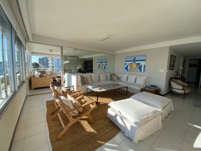 Apartamento ID.863/Apartamento-en-alquiler,-de-3-dormitorios,-en-playa-brava,-frente-al-mar!- - Apartamento en alquiler, de 3 dormitorios, en playa brava, frente al mar! 
