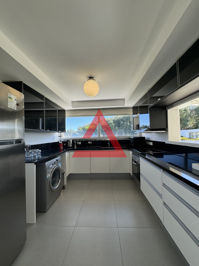 Apartamento ID.170 - Apartamento en venta de 2 dormitorios en playa Brava, complejo Silente.
