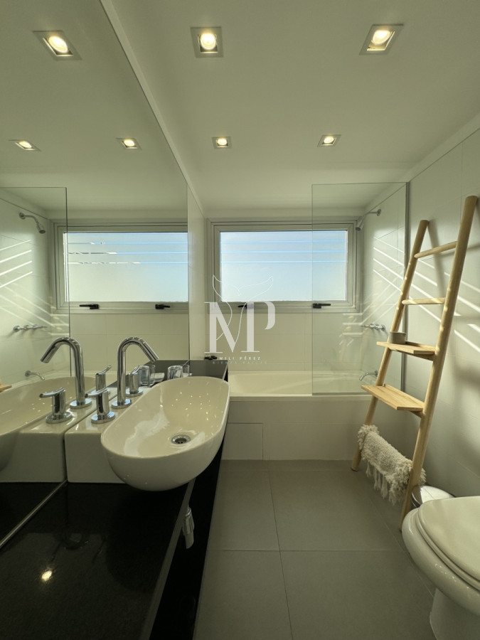 Apartamento ID.22 - Penthouse en venta, de 3 dormitorios en suite, en Playa Brava