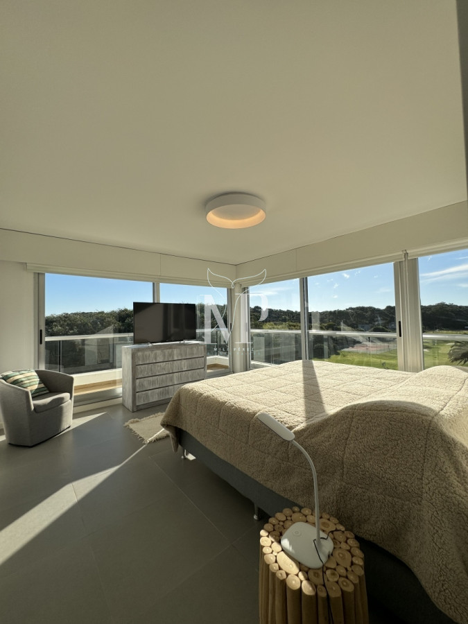 Apartamento ID.22 - Penthouse en venta, de 3 dormitorios en suite, en Playa Brava